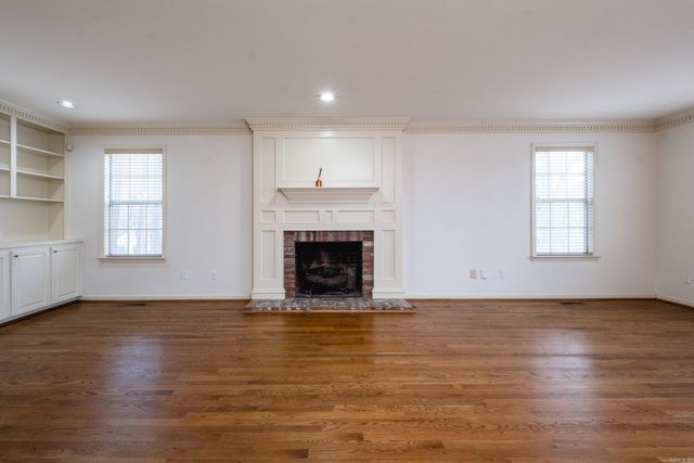 8 Fenchley Ct, Little Rock, AR 72212