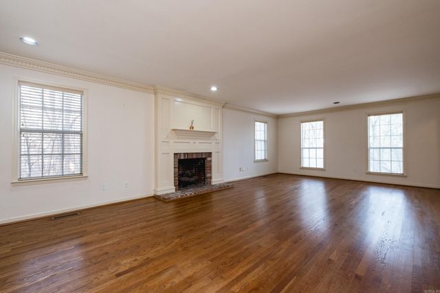 8 Fenchley Ct, Little Rock, AR 72212