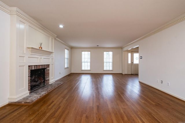 8 Fenchley Ct, Little Rock, AR 72212