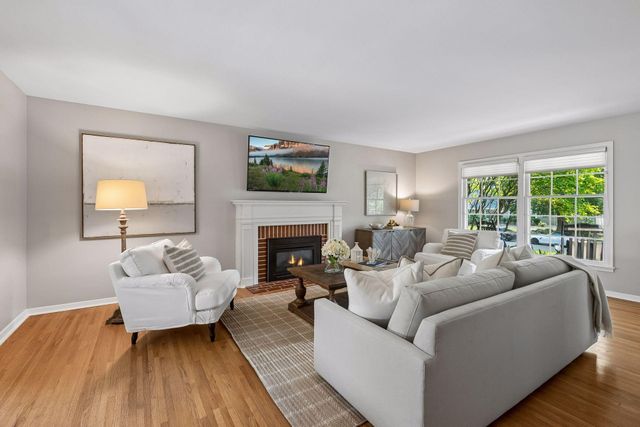 5272 Lochloy Drive, Edina, MN 55436