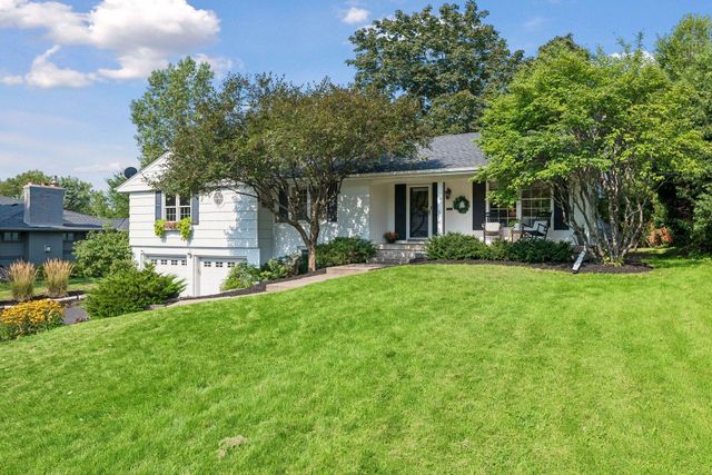 5272 Lochloy Drive, Edina, MN 55436
