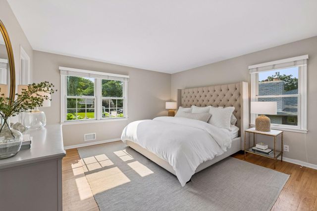 5272 Lochloy Drive, Edina, MN 55436