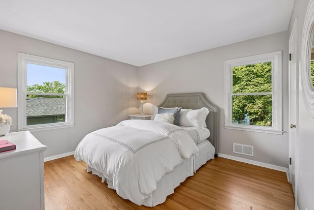5272 Lochloy Drive, Edina, MN 55436