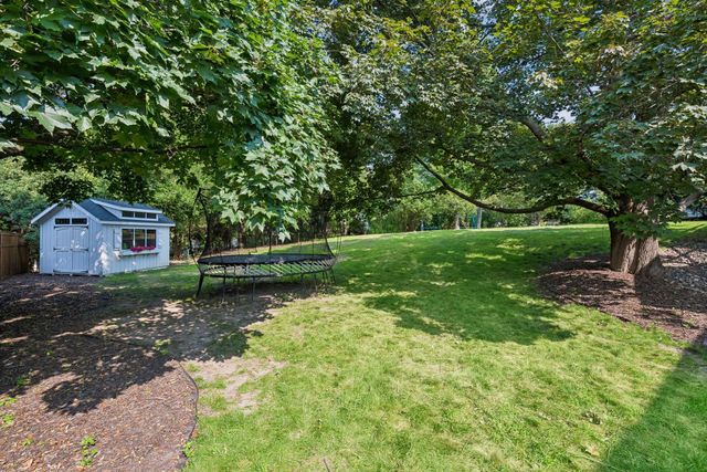 5272 Lochloy Drive, Edina, MN 55436