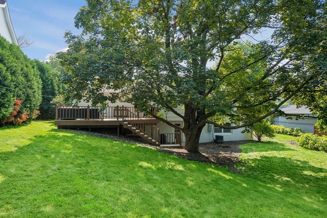 5272 Lochloy Drive, Edina, MN 55436