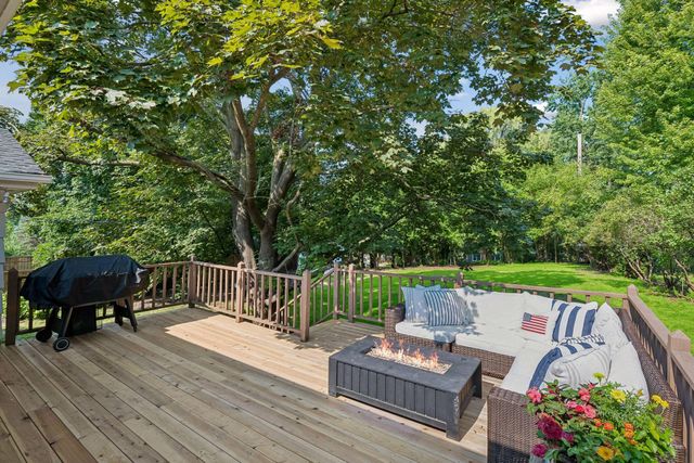 5272 Lochloy Drive, Edina, MN 55436