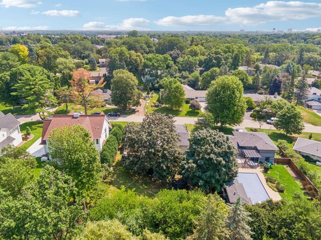 5272 Lochloy Drive, Edina, MN 55436