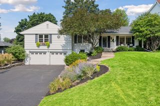 5272 Lochloy Drive, Edina, MN 55436