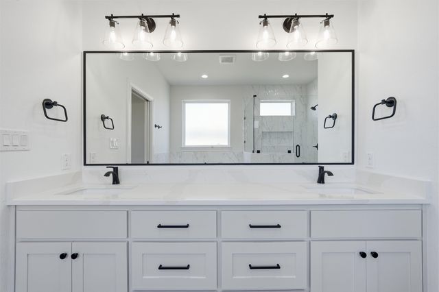 1316 Promised Land Road, Hewitt, TX 76643