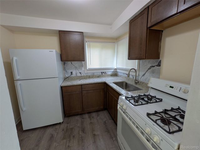 7414 Vaughan Street, Detroit, MI 48228