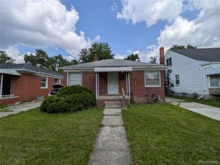 7414 Vaughan Street, Detroit, MI 48228