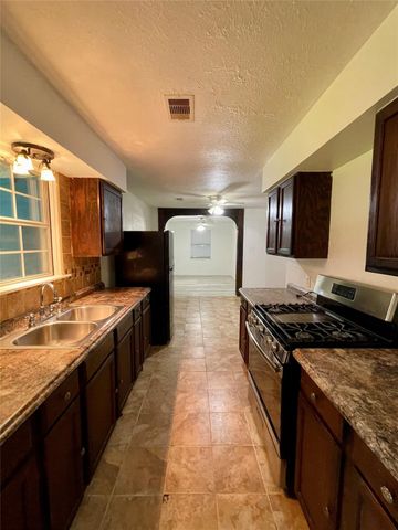 10823 Eddyrock Street, Houston, TX 77089