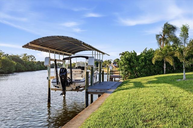 430 SPRING LAKE BOULEVARD NW, Port Charlotte, FL 33952