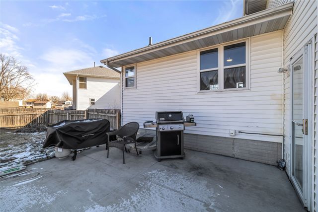 2822 SW Homestead Circle, Ankeny, IA 50023