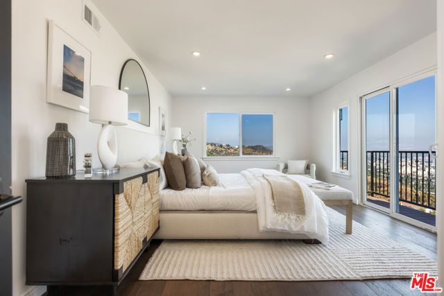 8300 Grand View Drive, Los Angeles, CA 90046