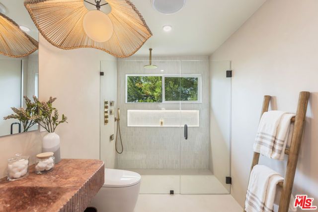 8300 Grand View Drive, Los Angeles, CA 90046