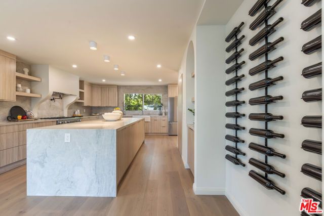 8300 Grand View Drive, Los Angeles, CA 90046