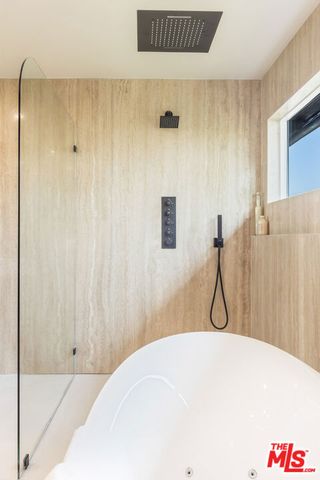 8300 Grand View Drive, Los Angeles, CA 90046