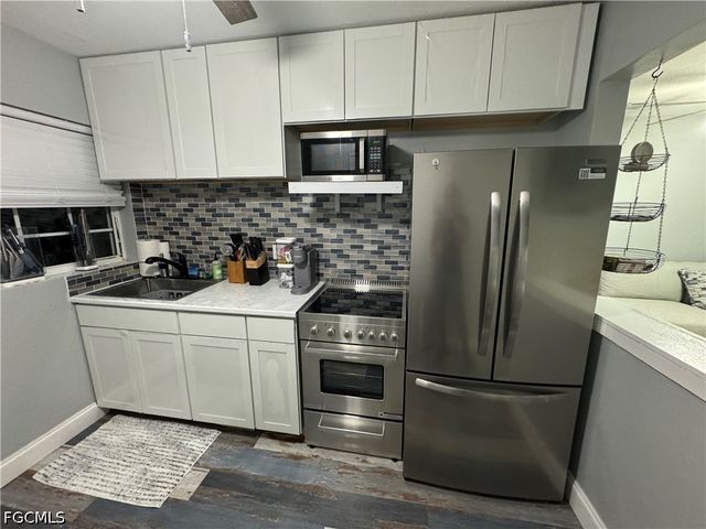 2060 Bayside PKWY, Fort Myers, FL 33901