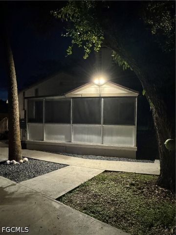 2060 Bayside PKWY, Fort Myers, FL 33901