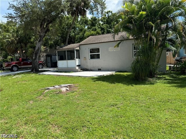 2060 Bayside PKWY, Fort Myers, FL 33901
