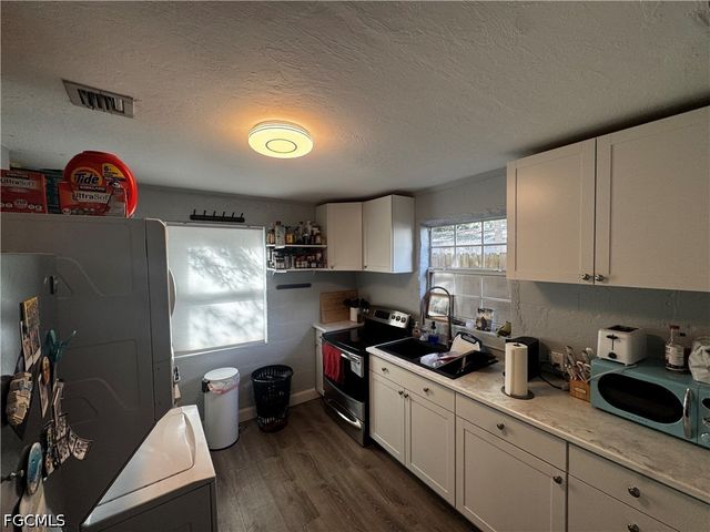 2060 Bayside PKWY, Fort Myers, FL 33901