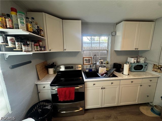 2060 Bayside PKWY, Fort Myers, FL 33901