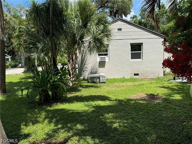 2060 Bayside PKWY, Fort Myers, FL 33901