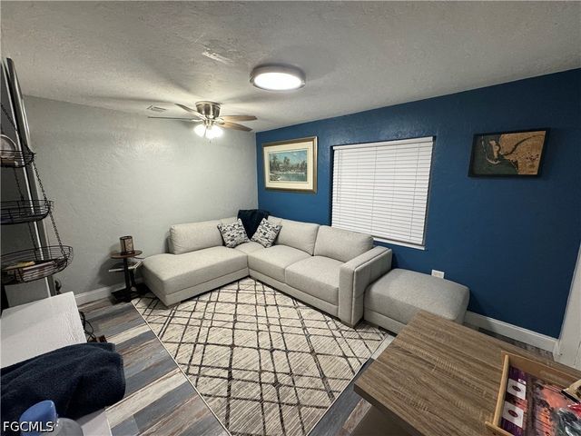 2060 Bayside PKWY, Fort Myers, FL 33901