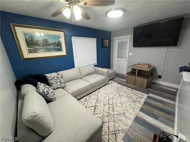 2060 Bayside PKWY, Fort Myers, FL 33901