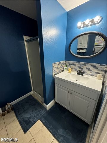 2060 Bayside PKWY, Fort Myers, FL 33901