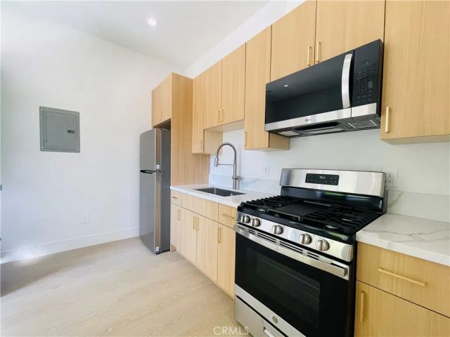 18225 Sugarman, Tarzana, CA 91356