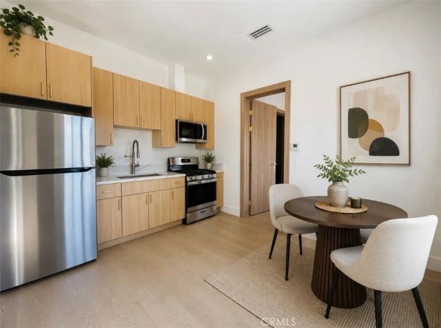 18225 Sugarman, Tarzana, CA 91356
