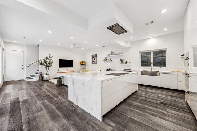 2114 Wroxton Road, Houston, TX 77005