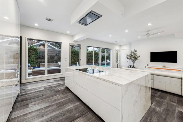 2114 Wroxton Road, Houston, TX 77005