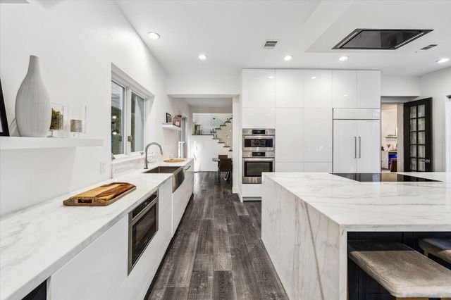 2114 Wroxton Road, Houston, TX 77005