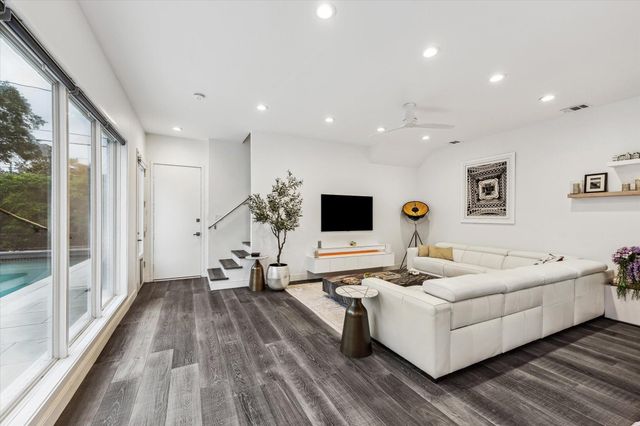 2114 Wroxton Road, Houston, TX 77005