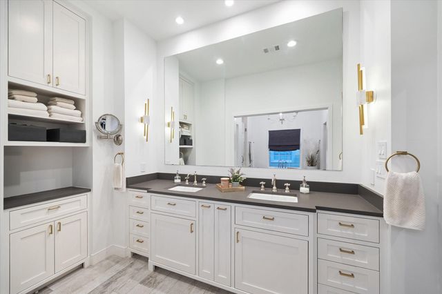 2114 Wroxton Road, Houston, TX 77005