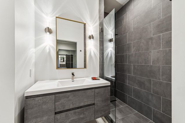 2114 Wroxton Road, Houston, TX 77005