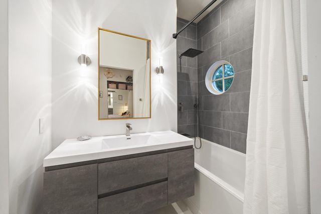 2114 Wroxton Road, Houston, TX 77005