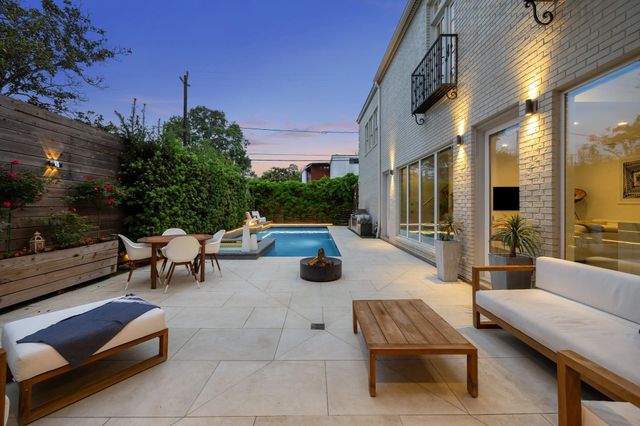 2114 Wroxton Road, Houston, TX 77005