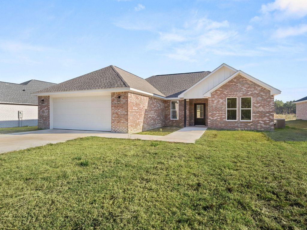 177 J L Obanion, Leesville, LA 71446