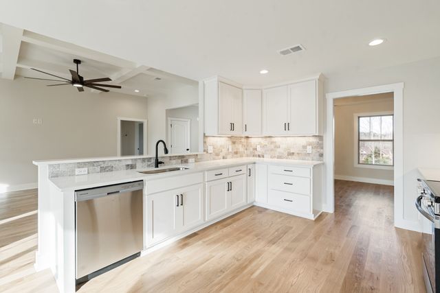 8078 Gideon Rd, Greenbrier, TN 37073