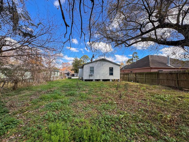 9401 Heatherside Street, Houston, TX 77016