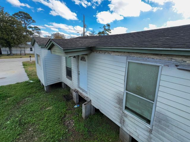 9401 Heatherside Street, Houston, TX 77016