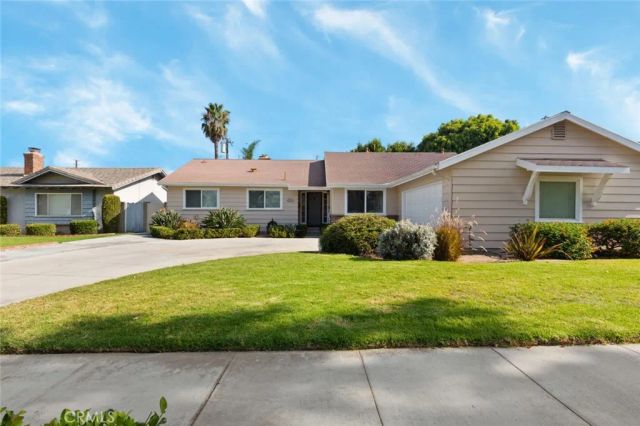 831 E Hoover, Orange, CA 92867