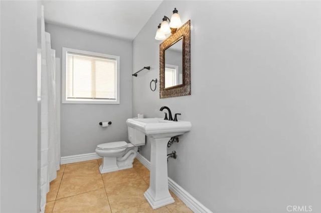 831 E Hoover, Orange, CA 92867