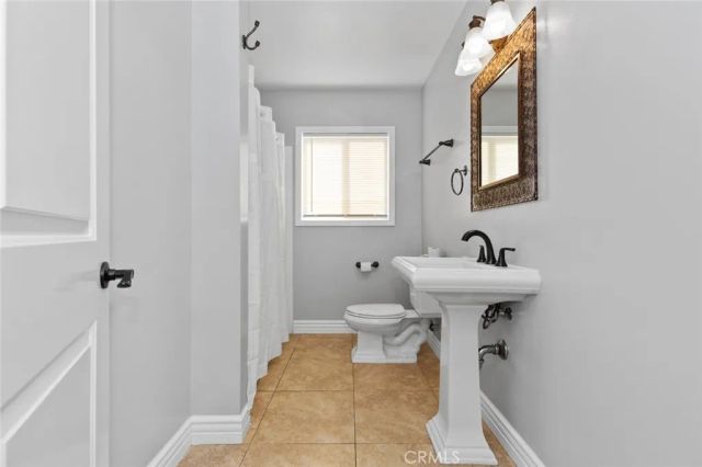 831 E Hoover, Orange, CA 92867