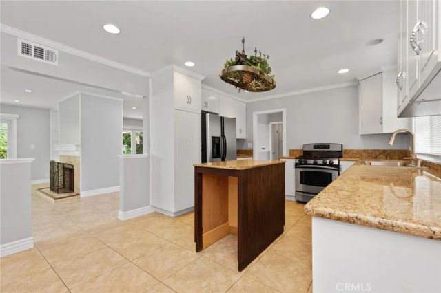 831 E Hoover, Orange, CA 92867