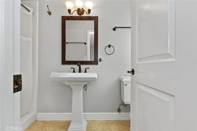 831 E Hoover, Orange, CA 92867